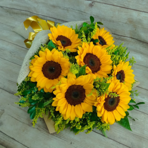 Buquê com 7 Girassois na Tela Decorada